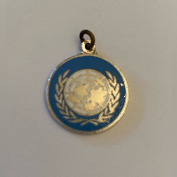 Sterling Silver Vintage Enamel United Nations Symbol Charm or Pendant - Picture 4 of 5